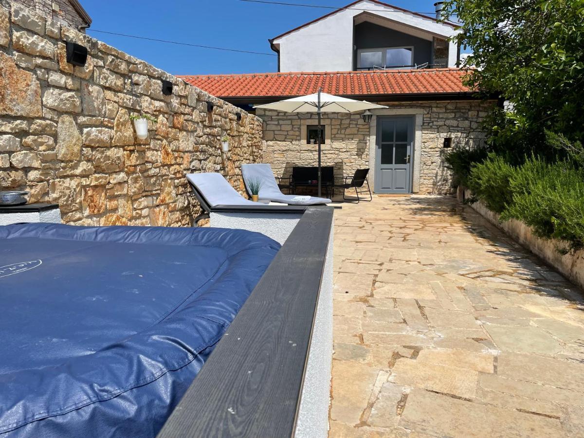 Holiday Home Ava1 With Pool & Holiday Home Ava2 With Whirlpool Baderna ภายนอก รูปภาพ